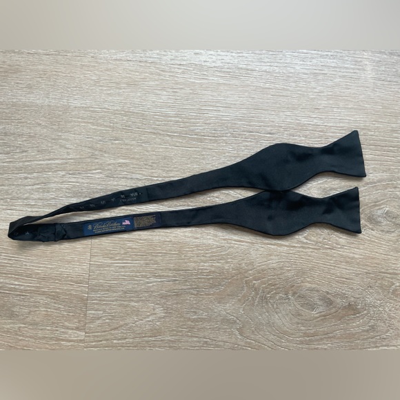 Brook’s Brothers silk black bow tie - Picture 1 of 2